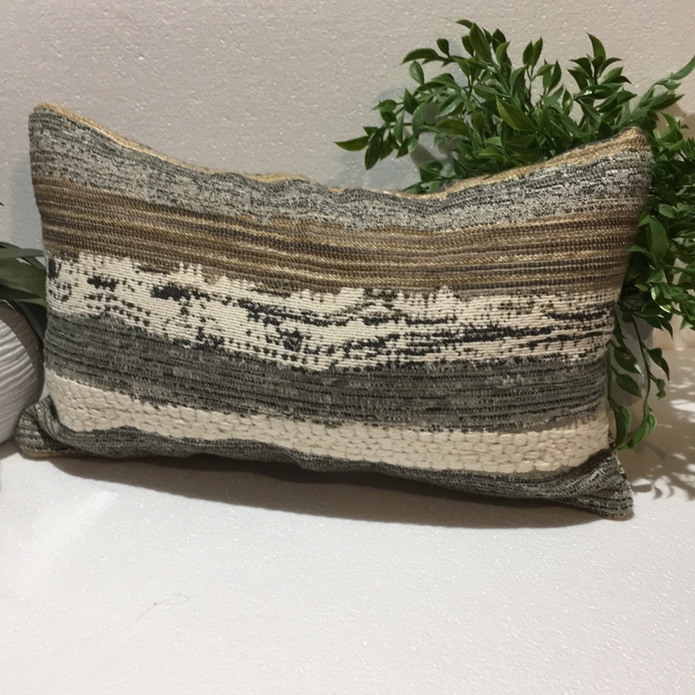 Accent pillow